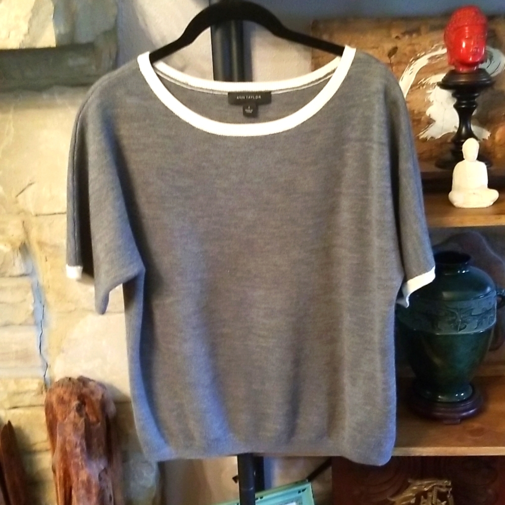 Ann Taylor Short sleeved Sweater Size M gray and cream